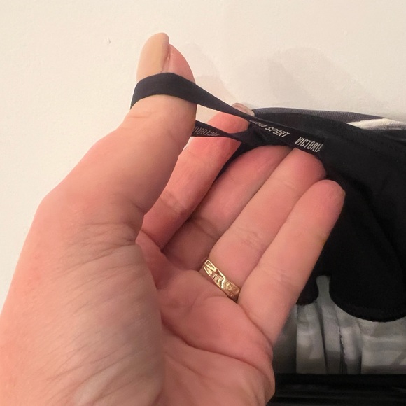 Victoria's Secret knockout leggings - Picture 2 of 3